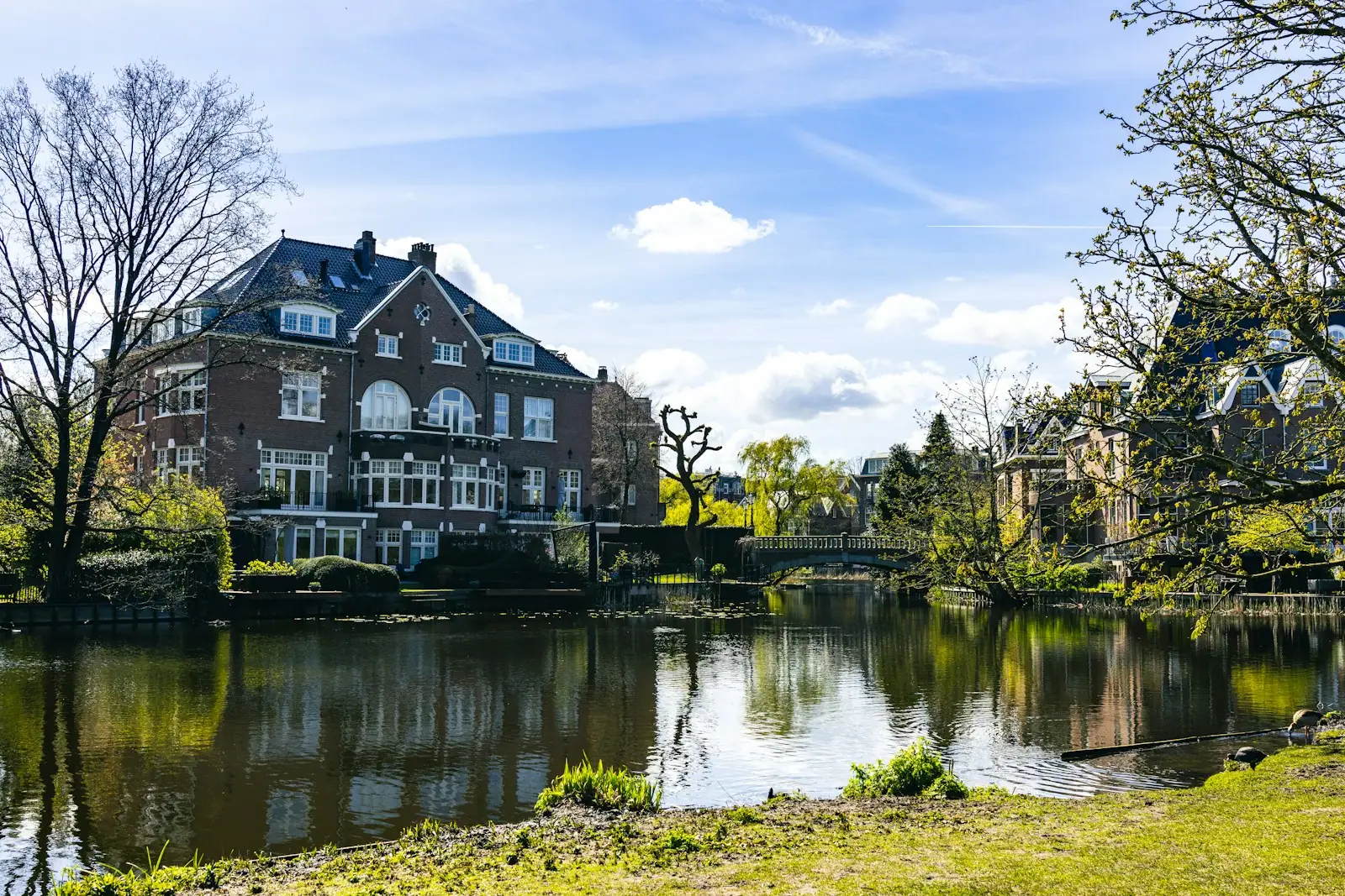 A large house sitting on the side of a river